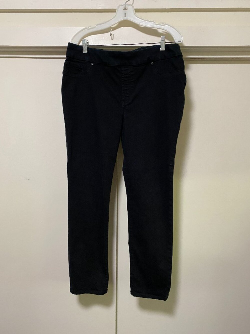 Chico's black pull-on jegging, size 2.5 (14R)